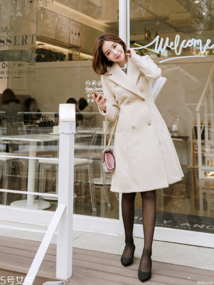 雙排扣大衣怎么搭配？塑造干練女人味