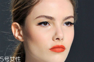 冬天眼影適合什么顏色？黃皮選擇南瓜色的理由