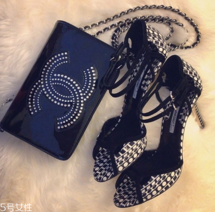 brian atwood是奢侈品嗎？經(jīng)典的維秘t臺(tái)戰(zhàn)靴