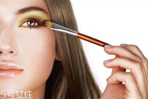 眼影怎么畫(huà)會(huì)自然好看？眼影顏色這樣搭配最好看
