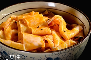 阿寬四川鋪蓋面好吃嗎？真實的試吃體驗