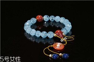 海藍(lán)寶石一克拉多少錢(qián)？沉著勇敢的象征