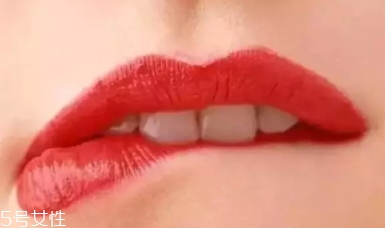 紀(jì)梵希和tf口紅哪個好？紀(jì)梵希和tomford你選擇哪一支