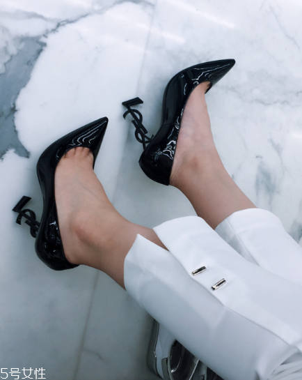 圣羅蘭鞋子多少錢？時(shí)髦的女性都在穿它