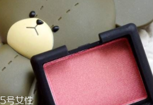 腮紅碎了該怎么解救？這4步變廢為寶