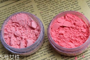 胭脂粉和腮紅膏哪個(gè)更好上色？胭脂粉適合油皮