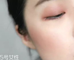 胭脂粉和腮紅膏哪個(gè)更好上色？胭脂粉適合油皮