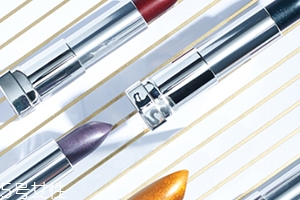 美寶蓮金屬唇膏多少錢？劉昊然同款金屬唇膏