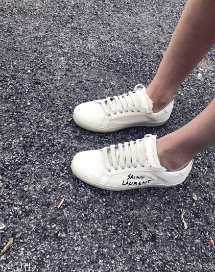 圣羅蘭小白鞋多少錢(qián)？絕對(duì)的百搭神器