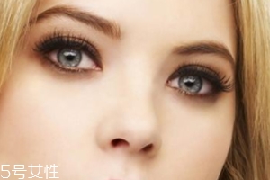 眼影粉和眼影膏哪個(gè)好？眼影粉適合干皮