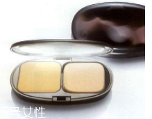 固體粉底怎么畫好看？5步打造光滑肌膚