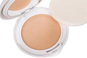 固體粉底怎么畫好看？5步打造光滑肌膚