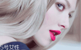 唇膏怎么涂出豐唇？唇中點珠光