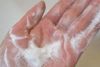 洗澡用沐浴露還是香皂好？請(qǐng)注意沐浴露使用問(wèn)題