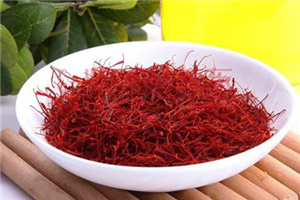 藏紅花泡腳放多少合適？一克藏紅花可泡3-4次