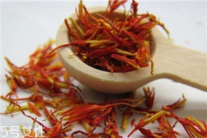 女生能用藏紅花泡腳嗎？經(jīng)期和妊娠期不能使用