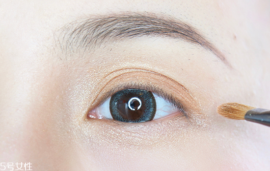 南瓜色眼影怎么畫？南瓜色眼妝畫法教程