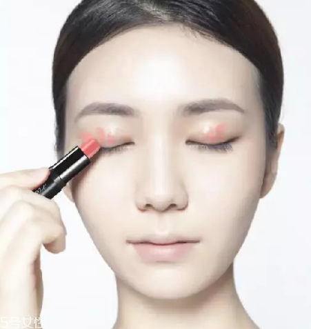 眼影怎么畫(huà)會(huì)自然好看？眼影顏色這樣搭配最好看