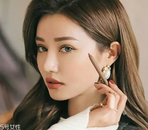 淡妝眼影怎么畫(huà)好看？好用的眼影膏和眼影產(chǎn)品推薦