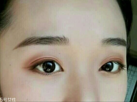 hold live眼影好用嗎？顯色度超贊