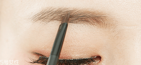 化妝刷有哪些分類和用法？化妝刷的詳細(xì)用法