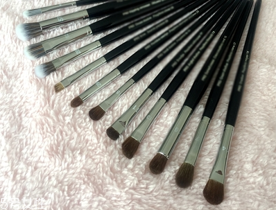 眼影刷和眼影棒哪個(gè)值得買？眼影刷水貂毛最好