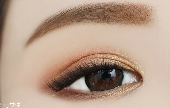 冬天眼影適合什么顏色？黃皮選擇南瓜色的理由