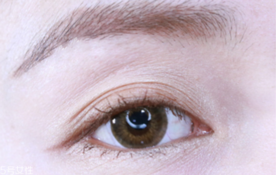 眼影膏和眼影哪個好用？日常眼影畫法教程