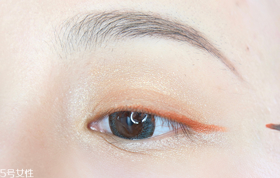 南瓜色眼影怎么畫？南瓜色眼妝畫法教程