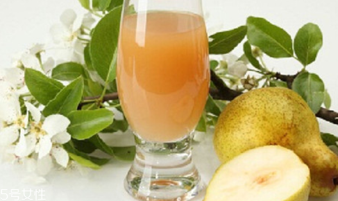 梨子榨汁需要去皮加水嗎？梨汁最好是現(xiàn)榨現(xiàn)喝