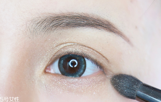 南瓜色眼影怎么畫？南瓜色眼妝畫法教程