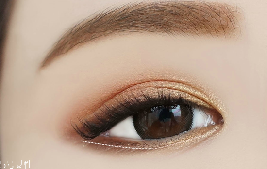 冬天眼影適合什么顏色？黃皮選擇南瓜色的理由