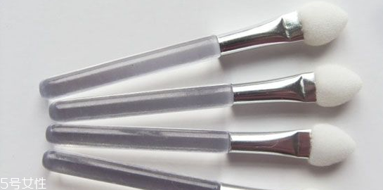 眼影刷和眼影棒哪個(gè)值得買？眼影刷水貂毛最好