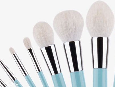 眼影刷和眼影棒哪個(gè)值得買？眼影刷水貂毛最好