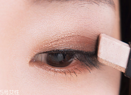 眼影膏和眼影哪個好用？日常眼影畫法教程