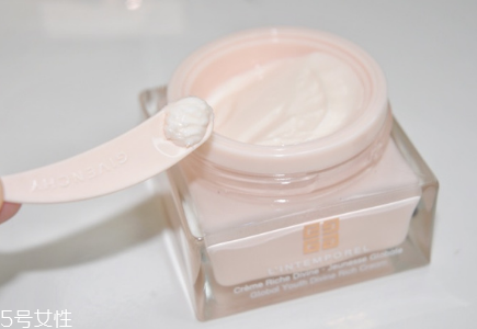 紀(jì)梵希少女面霜適合多大年齡？還你一個(gè)少女肌