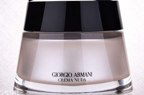 修顏霜需要卸妝嗎 修顏霜的正確卸妝方法 修顏霜需要卸妝嗎 修顏霜的正確卸妝方法