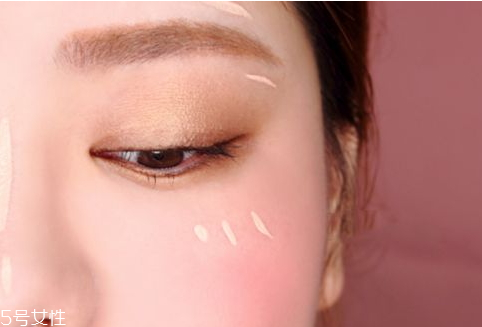 修顏液和粉底液有什么區(qū)別 質(zhì)地不同 修顏液和粉底液有什么區(qū)別 質(zhì)地不同