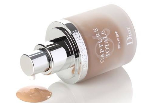 修顏液和粉底液有什么區(qū)別 質(zhì)地不同 修顏液和粉底液有什么區(qū)別 質(zhì)地不同