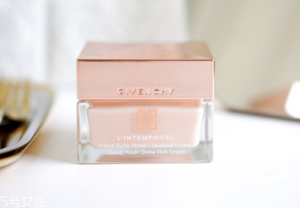 紀(jì)梵希面霜價(jià)格是多少？外貌控請(qǐng)注意