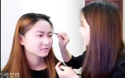 內(nèi)雙怎么畫眼線？內(nèi)雙眼皮畫眼妝技巧