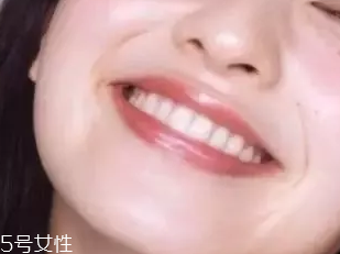 中年女性如何挑選口紅色號(hào)？帶藍(lán)色調(diào)唇色最美