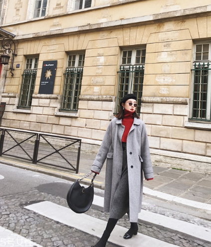 紅色毛衣配什么外套？冬季搭配風(fēng)度與溫度共存