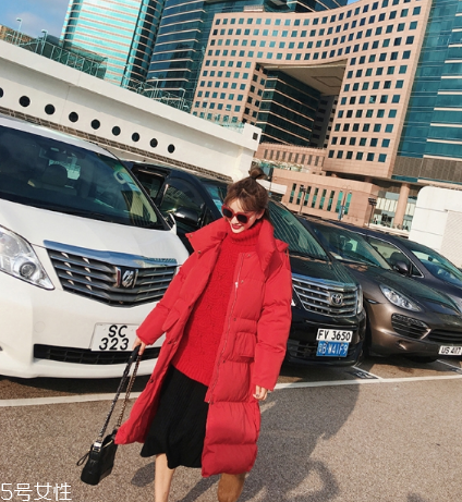 紅色毛衣配什么外套？冬季搭配風(fēng)度與溫度共存