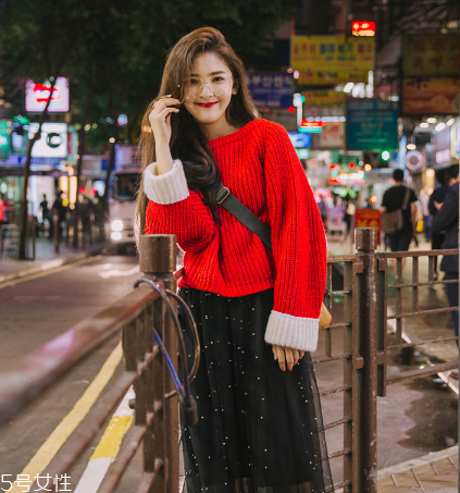 紅色毛衣配什么外套？冬季搭配風(fēng)度與溫度共存