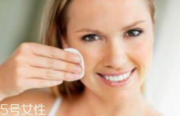 卸妝油哪種成分最好？3種類型任君挑選