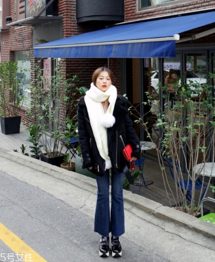 什么顏色圍巾顯臉白？選擇這幾條準(zhǔn)沒錯