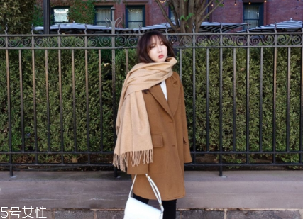 什么顏色圍巾顯臉白？選擇這幾條準(zhǔn)沒錯