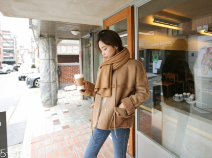 什么顏色圍巾顯臉白？選擇這幾條準(zhǔn)沒錯