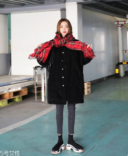 什么顏色圍巾顯臉白？選擇這幾條準(zhǔn)沒錯